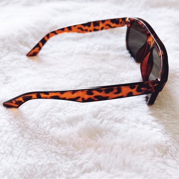 Simon Tortoise Brown Classic Sunglasses - Picture 9 of 11